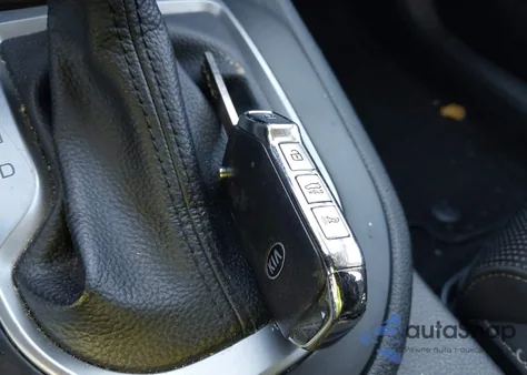 2020 Kia Forte Lxs z USA, uszkodzony, nr VIN 3KPF24AD8LE201265